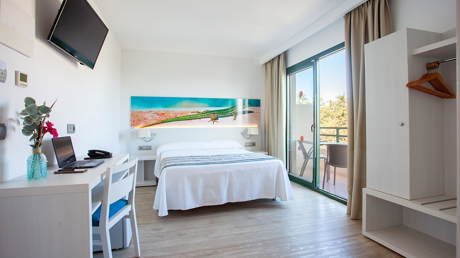 rooms-twin-room