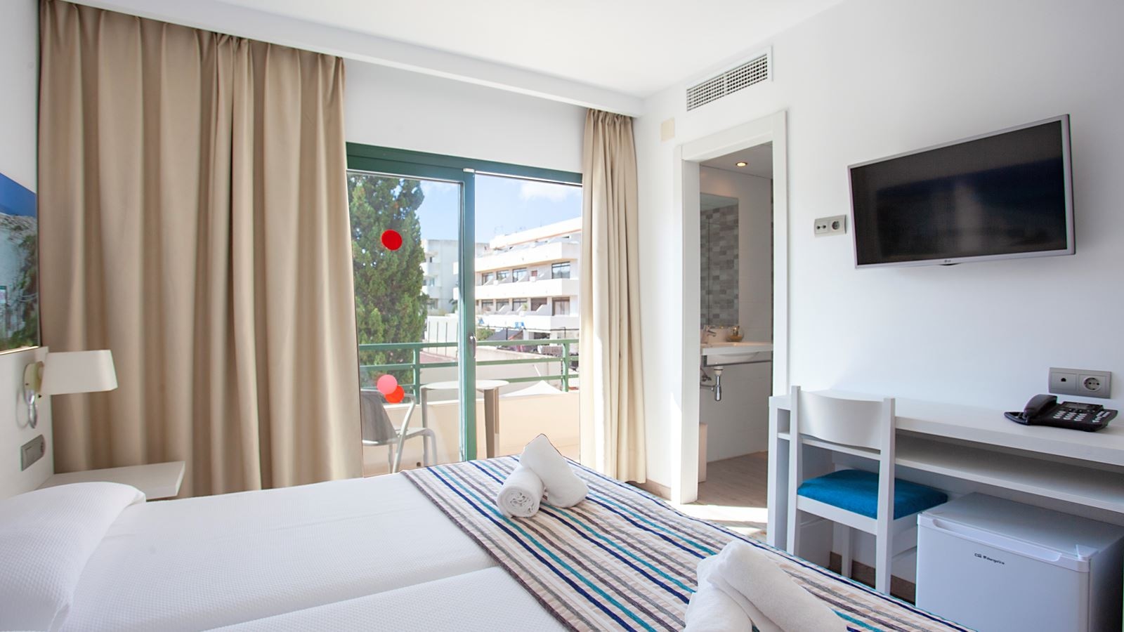 rooms-twin-room