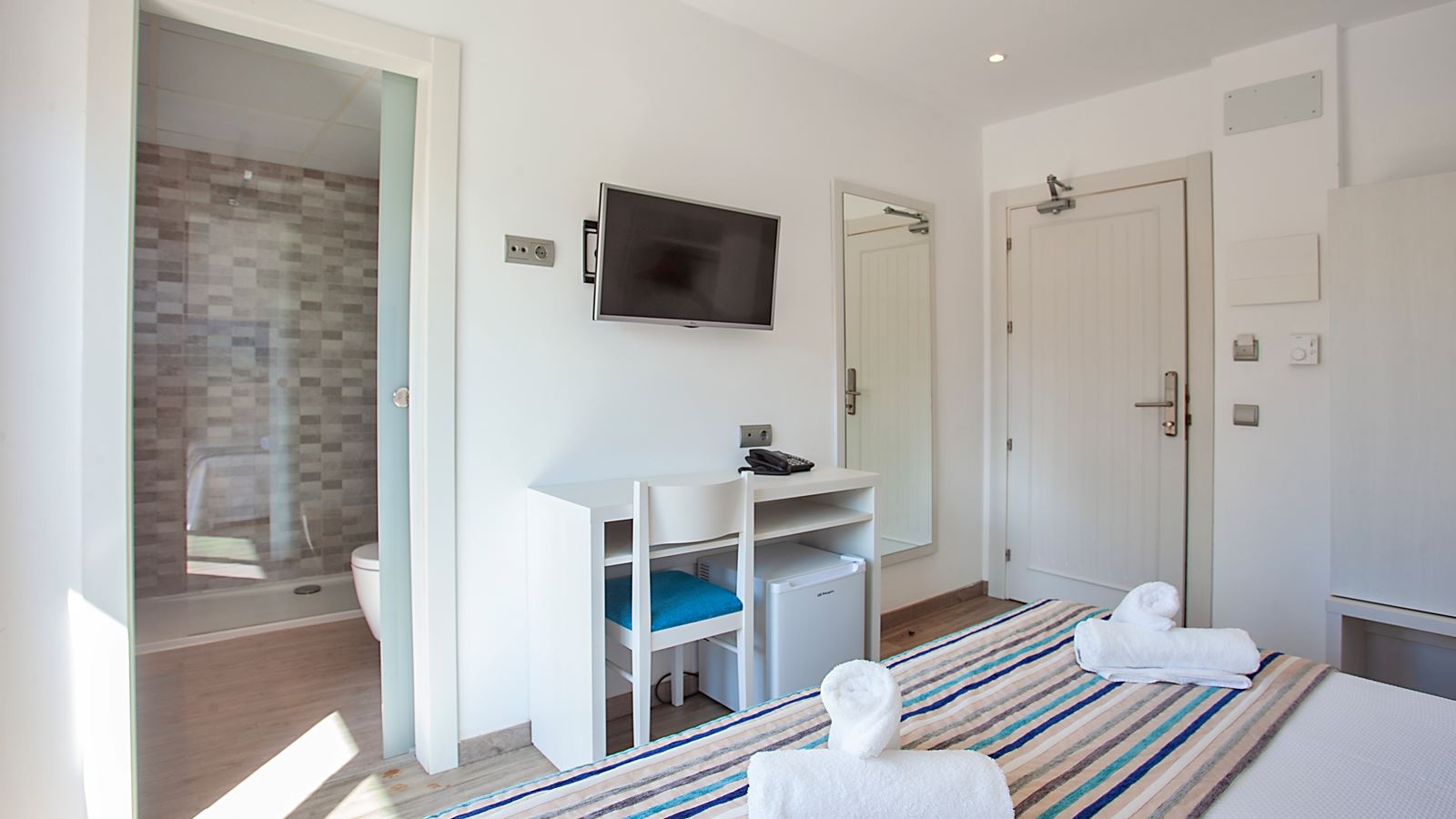 rooms-twin-room
