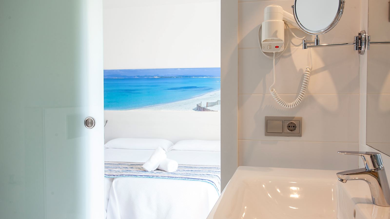 rooms-twin-room