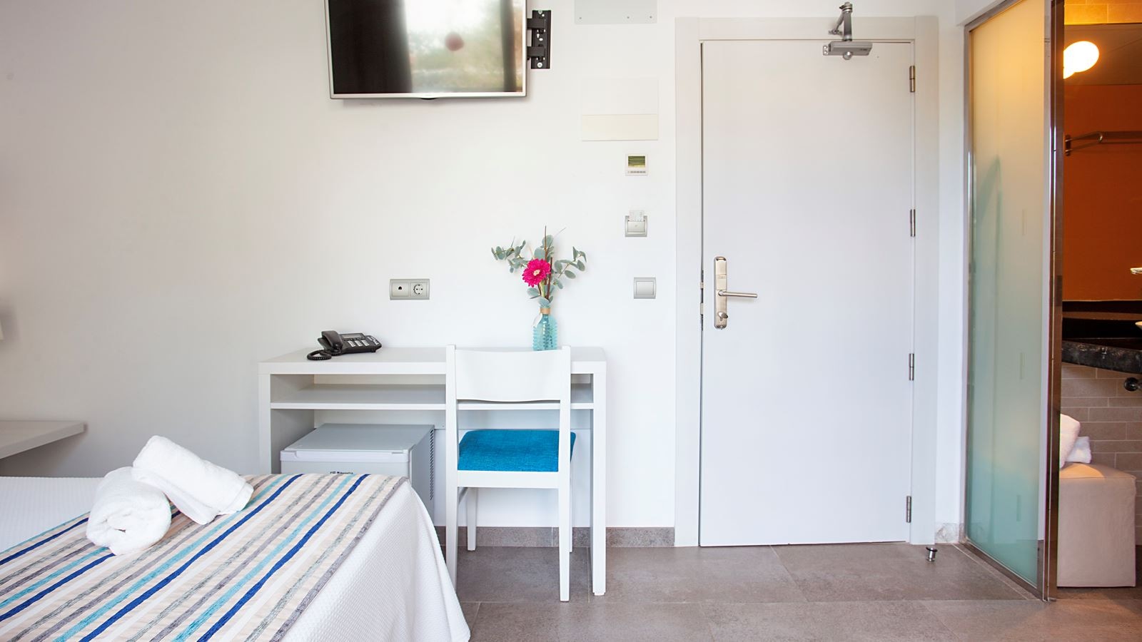 rooms-twin-room