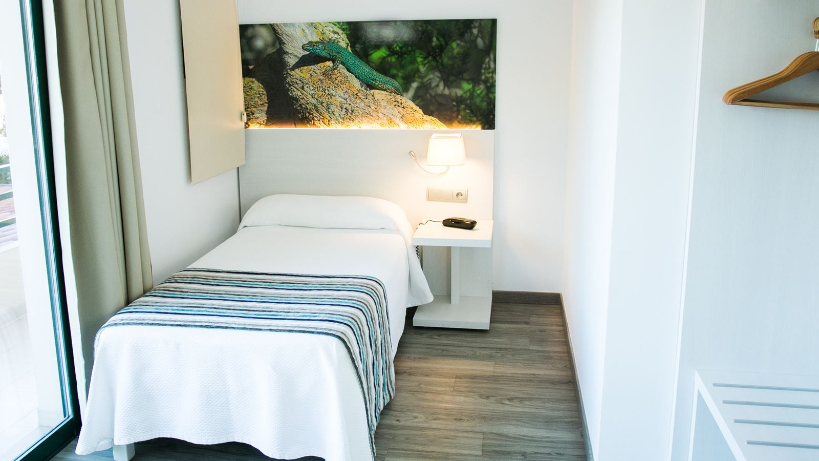 rooms-single-room