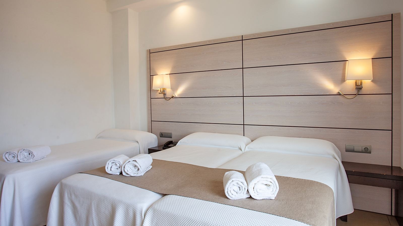 rooms-triple-room