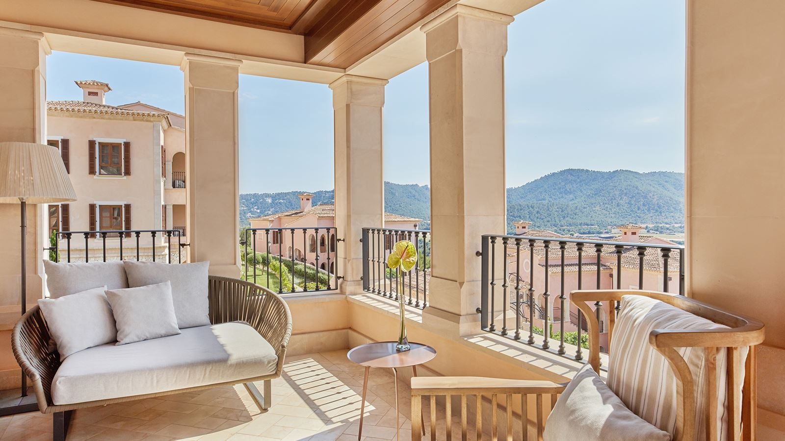 rooms-grand-suite-view