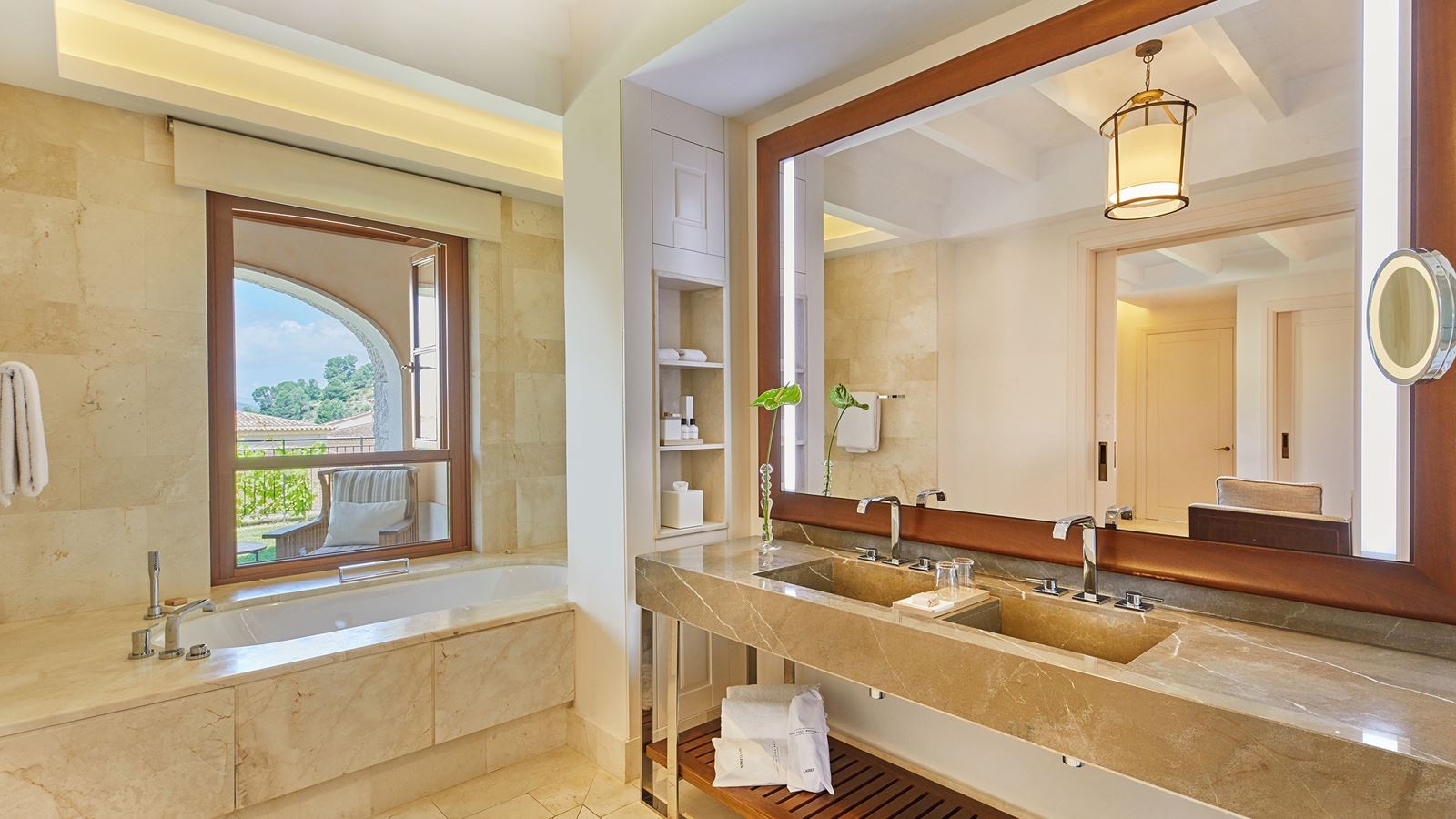 rooms-grand-suite-garden