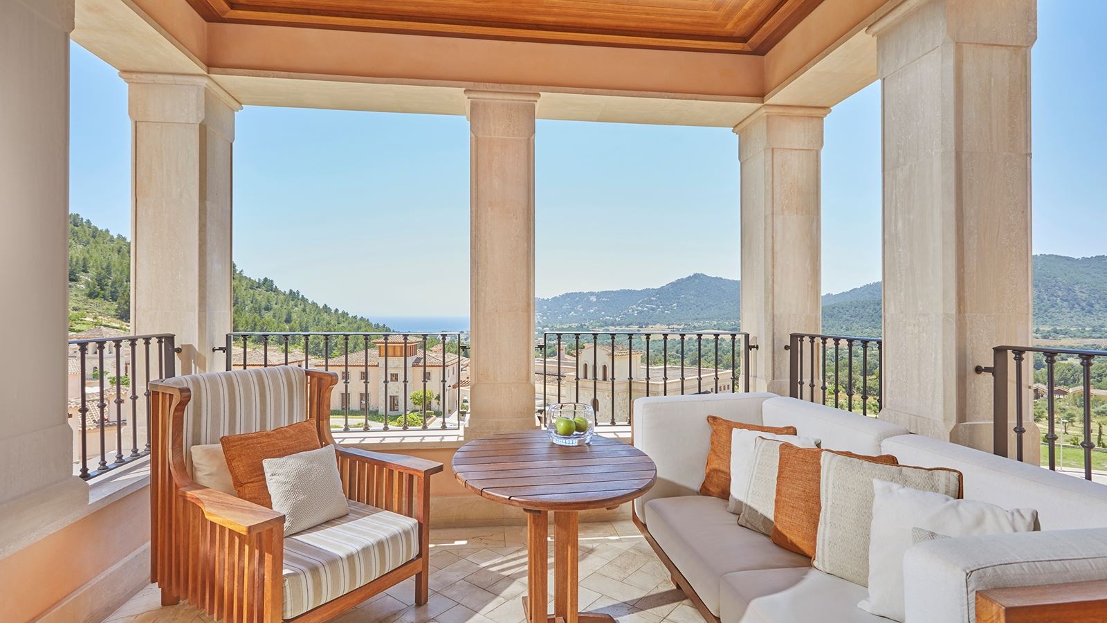 rooms-junior-suite-vallet-view