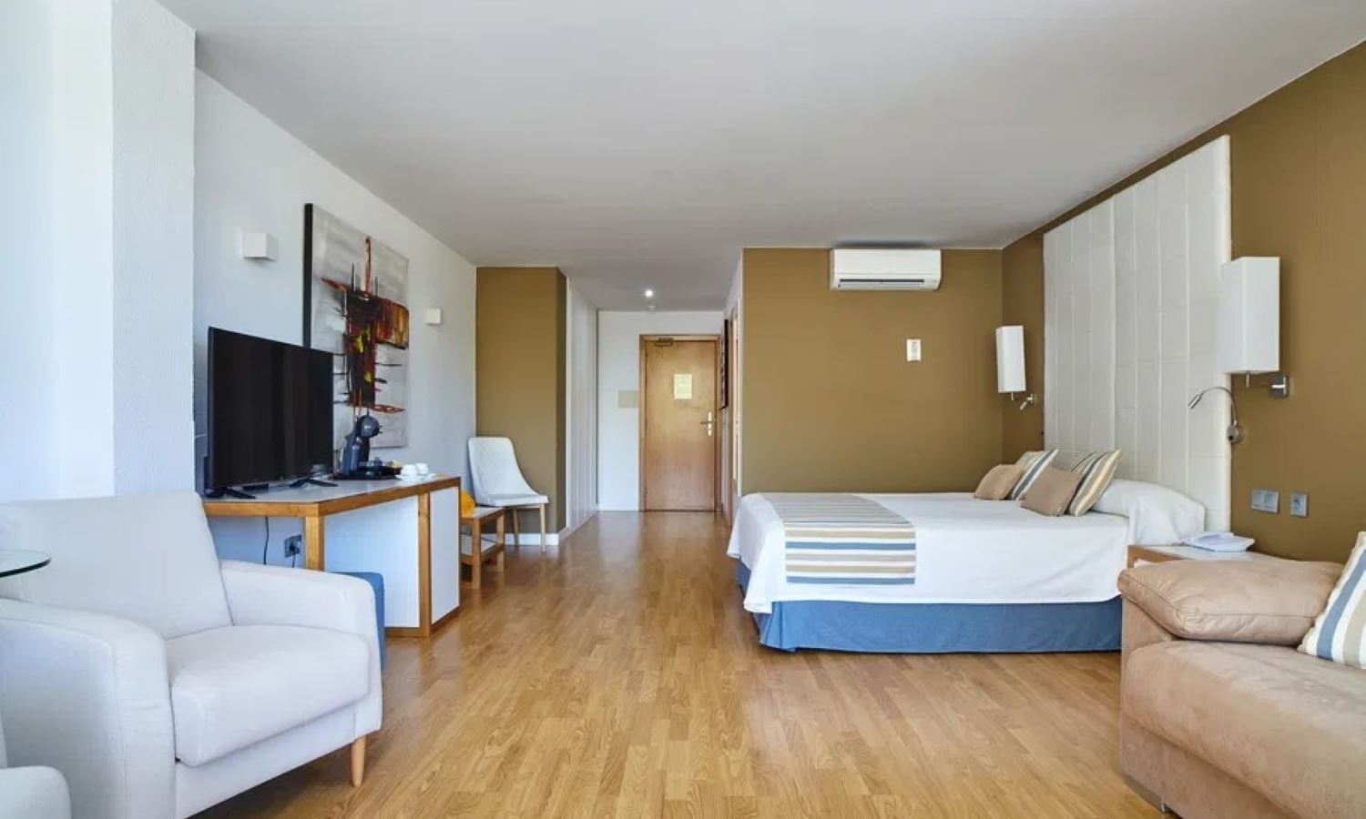 rooms-royal-elite-sea-view-room-with-balcony