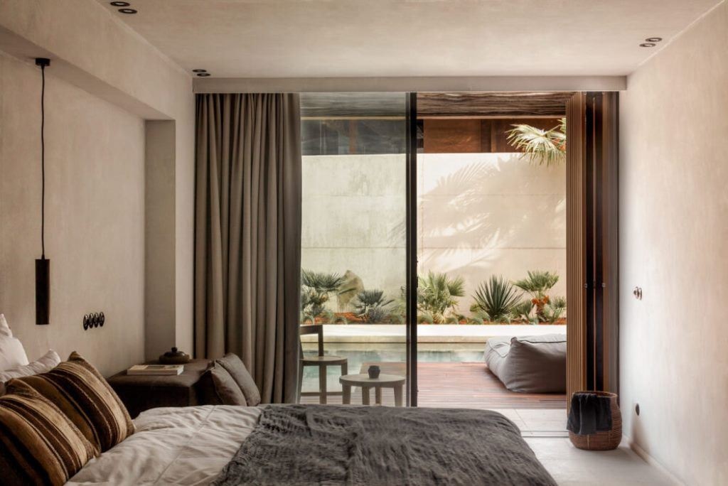rooms-swim-up-room