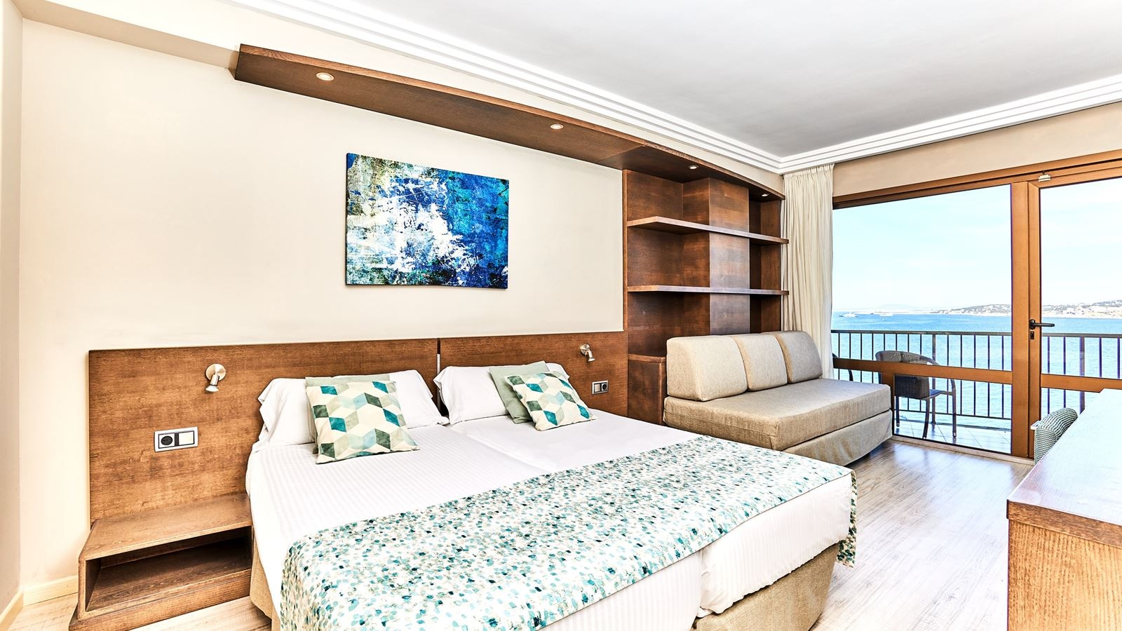 rooms-double-or-twin-sea-view-capacity-3