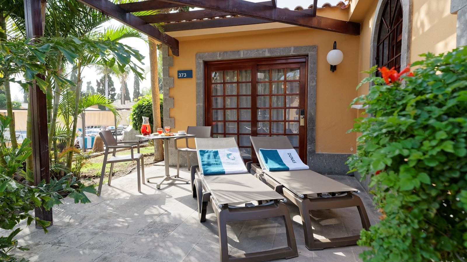 rooms-villa-with-1-bedroom-pool-view-with-terrace