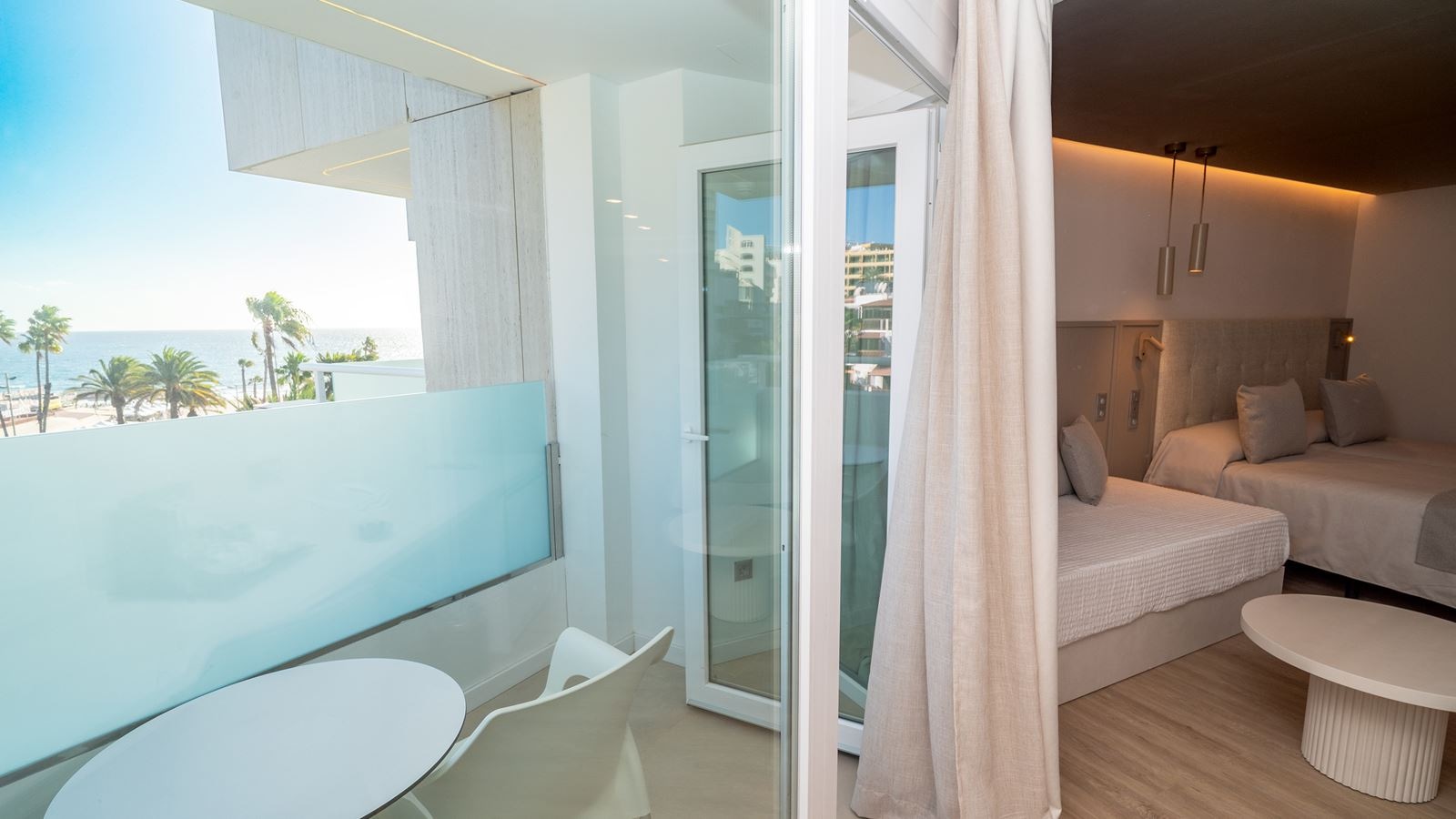 rooms-double-room-with-side-sea-view-balcony-or-terrace