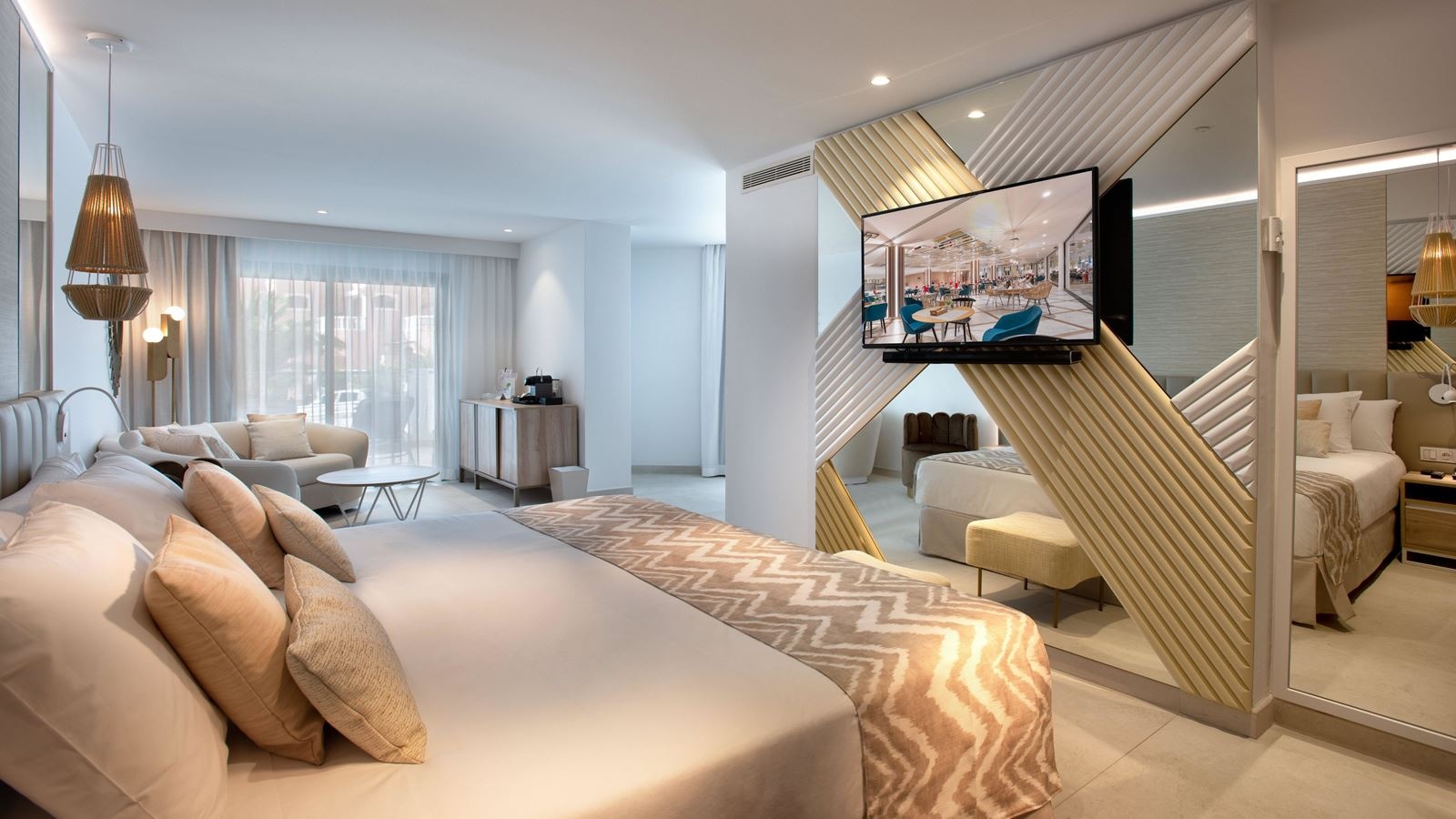 rooms-suite-balconyterrace