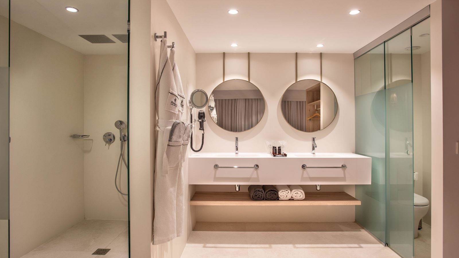 rooms-suite-platinum-lateral-sea-view