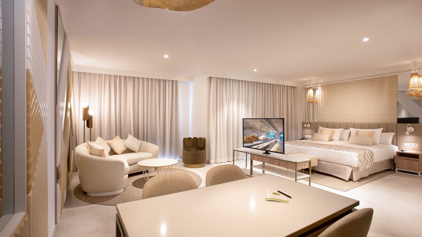 rooms-suite-platinum-lateral-sea-view