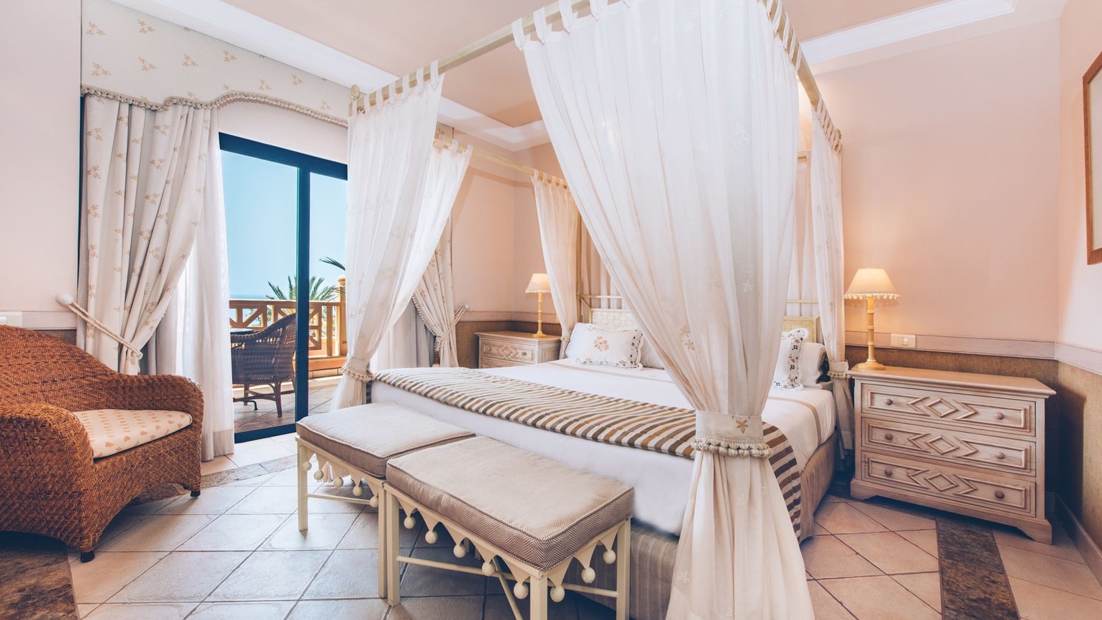 rooms-junior-suite-superior-sea-view