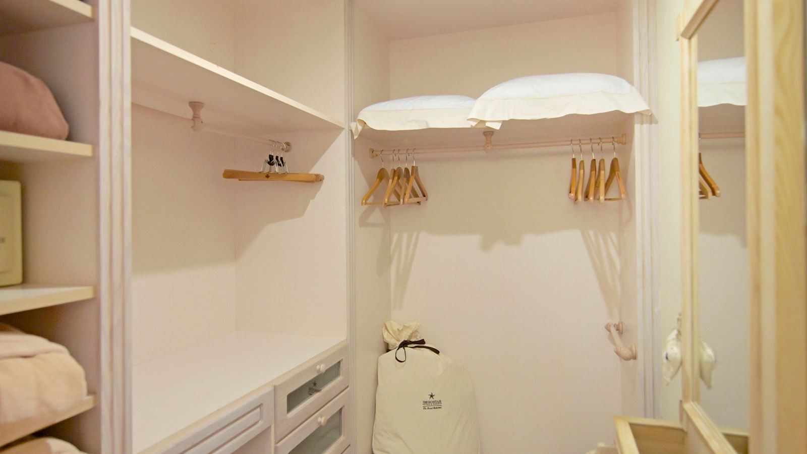 rooms-junior-suite-sea-view-balcony-or-terrace