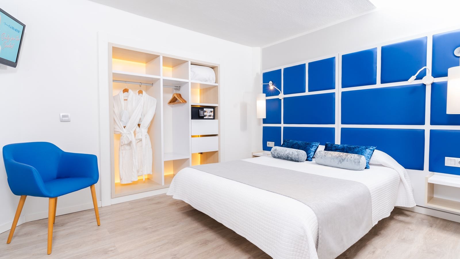 rooms-1-bedroom-excellence-suite-with-panoramic-view-and-sea-view-with-balcony-suite-excellence