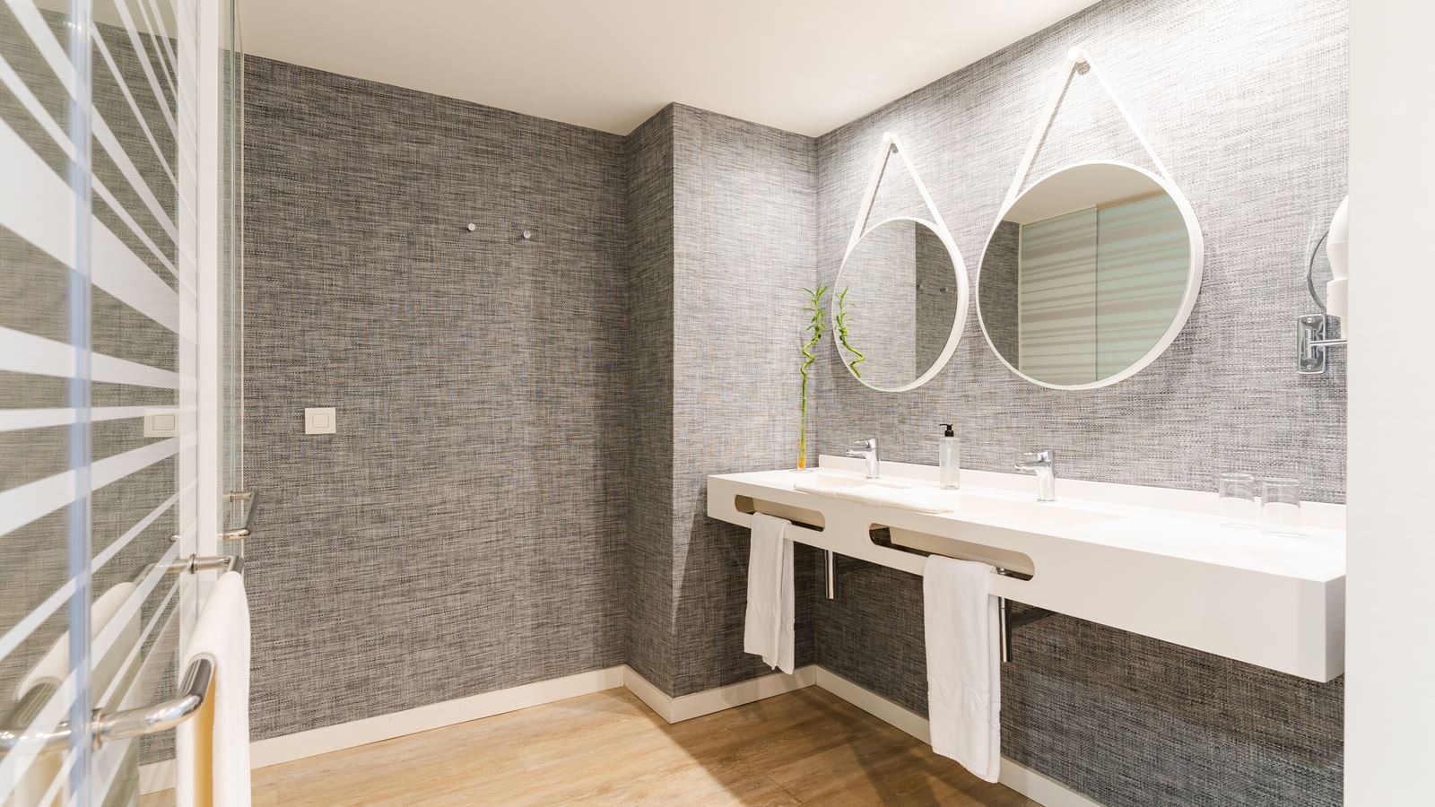 rooms-1-bedroom-excellence-suite-with-panoramic-view-and-sea-view-with-balcony-suite-excellence