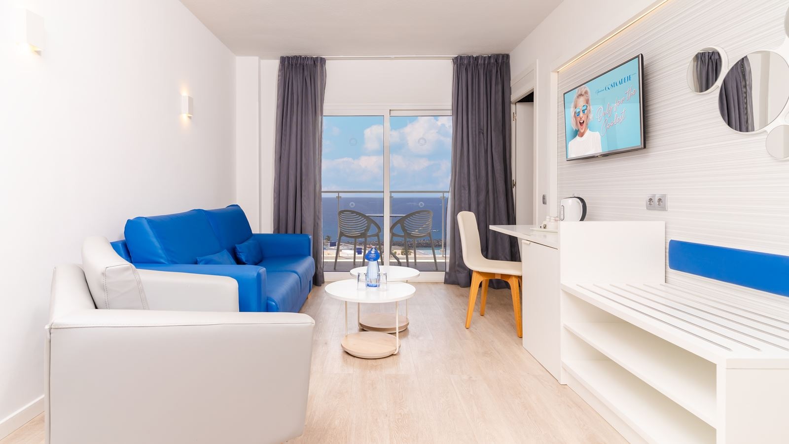 rooms-1-bedroom-superior-sea-view-suite-with-side-sea-view-and-balcony-suite-superior