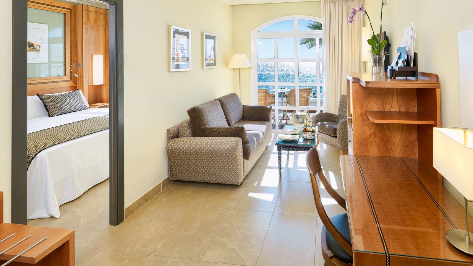 rooms-suite-sea-view-balcony