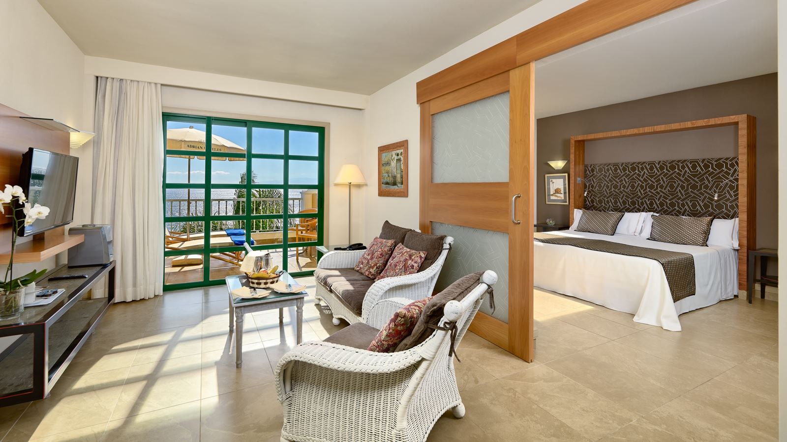 rooms-suite-superior-sea-view-balcony
