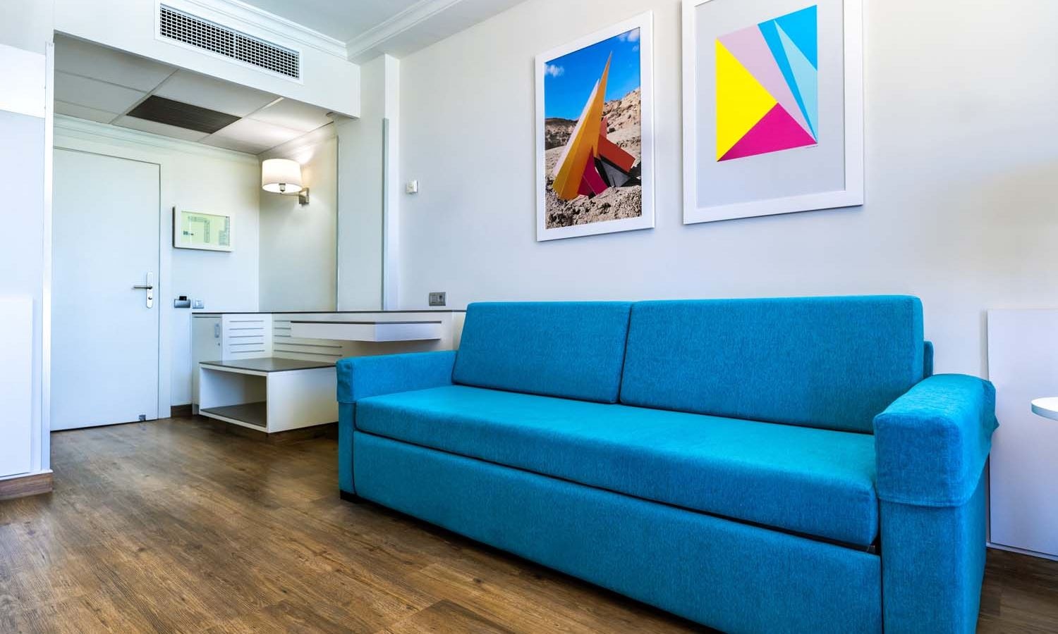 rooms-standard-room-pool-view