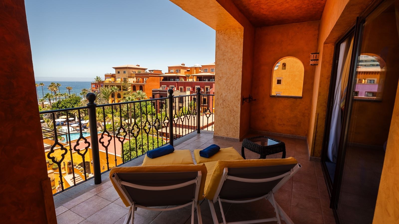 rooms-junior-suite-sea-view-balcony-or-terrace