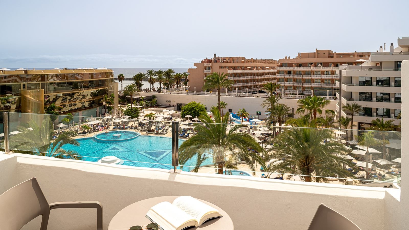 rooms-standard-twin-pool-view-with-balcony