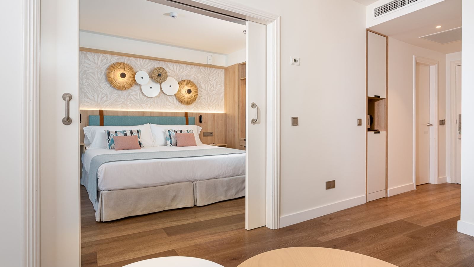 rooms-suite-mountain-view-with-balcony