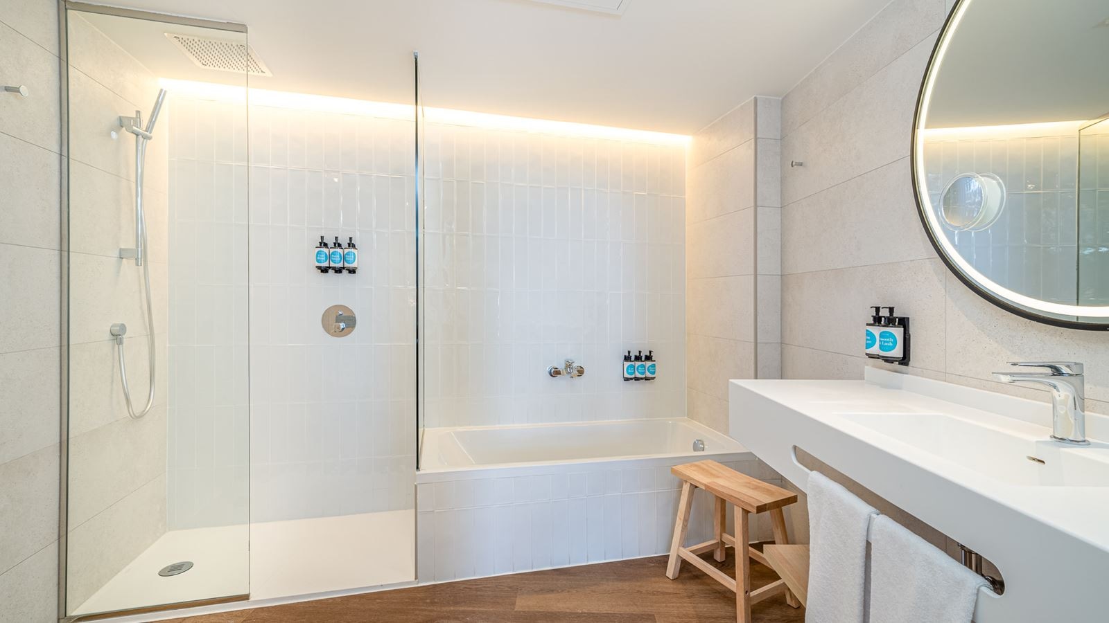 rooms-suite-mountain-view-with-balcony