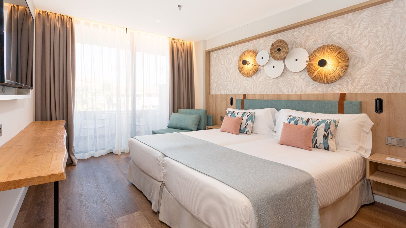 rooms-standard-twin-with-balcony