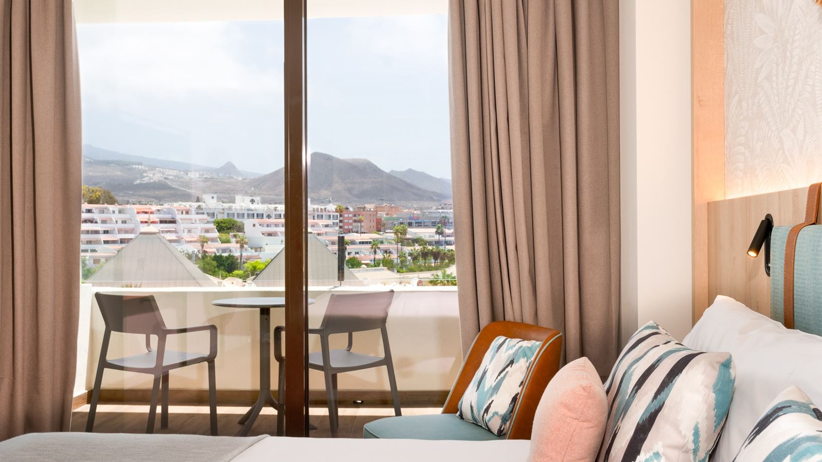 rooms-standard-twin-with-balcony