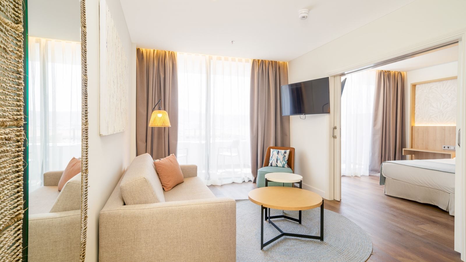 rooms-suite-mountain-view-with-balcony