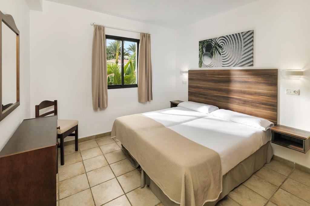 rooms-studio-pool-view