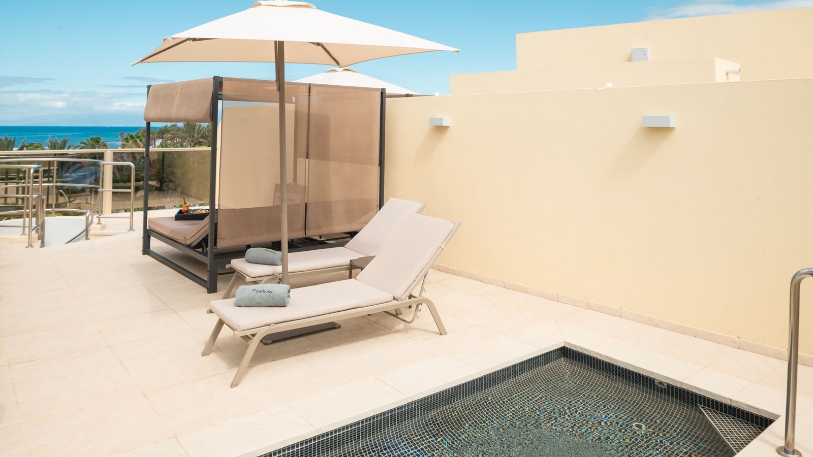 rooms-double-superior-with-plunge-pool