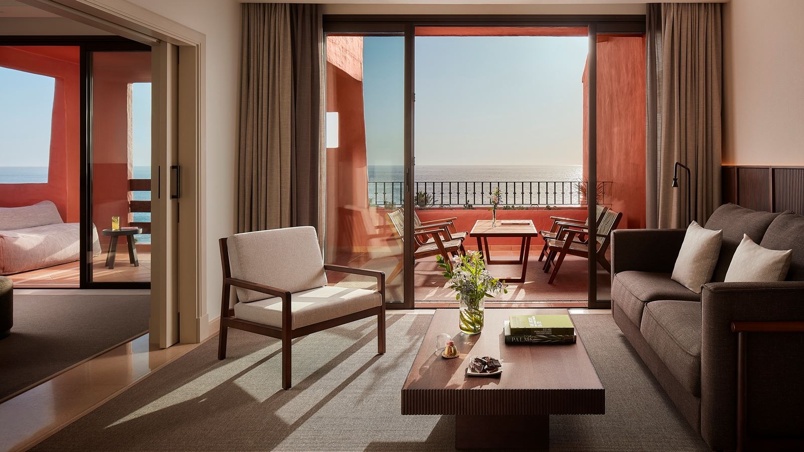 rooms-suite-sea-view-with-balcony