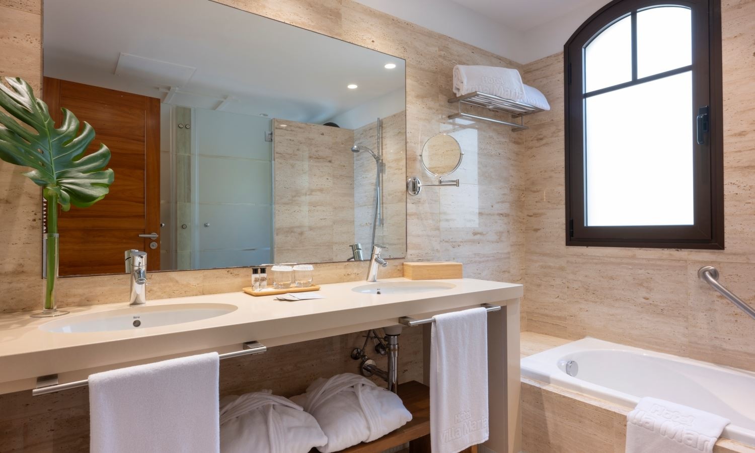 rooms-1-bedroom-villa-with-hot-tub