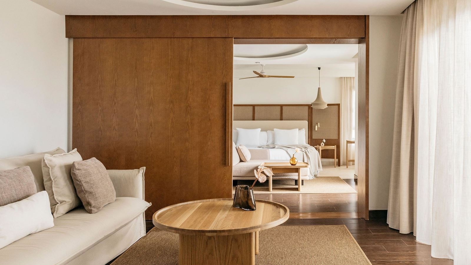 rooms-red-level--master-suite-resort-view