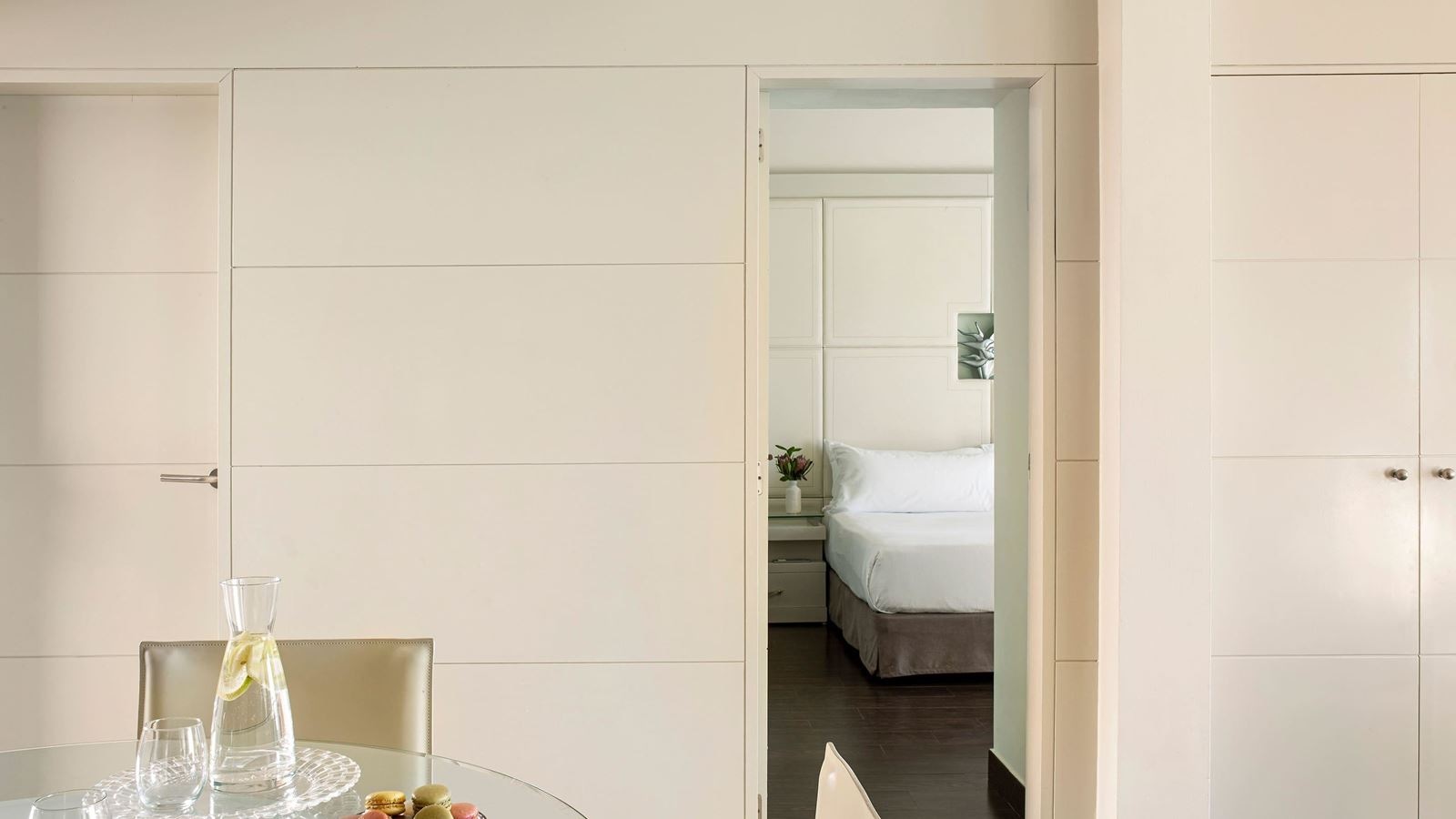 rooms-red-level--suite-partial-ocean-view