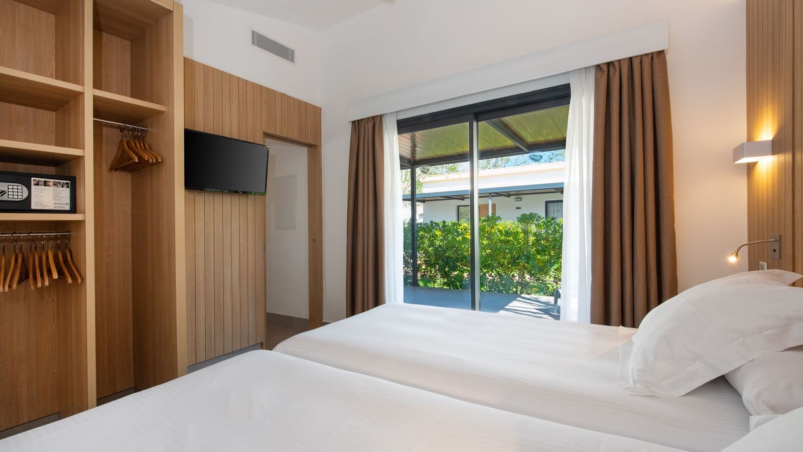 rooms-bungalow-golden