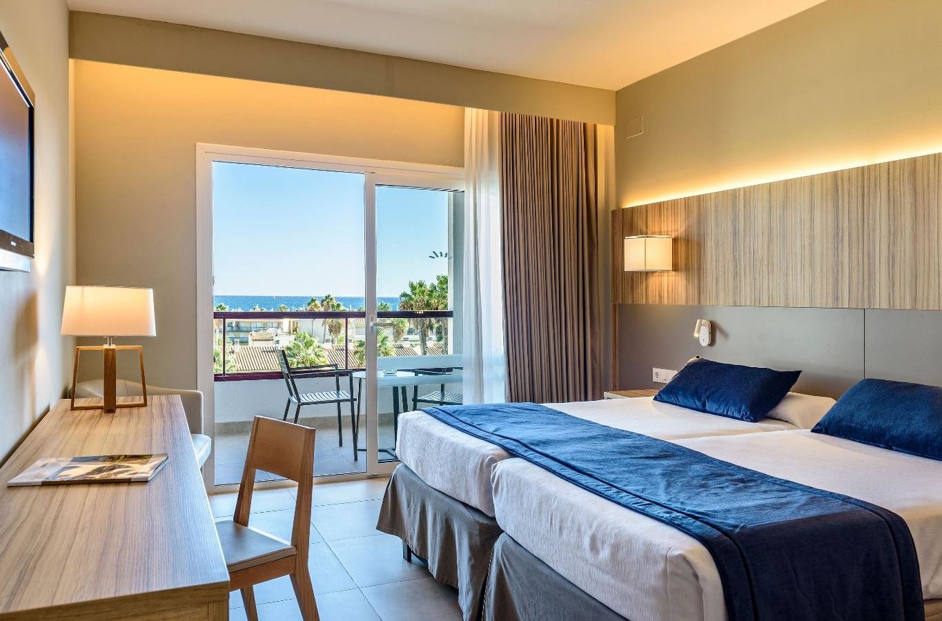 rooms-standard--superior-room