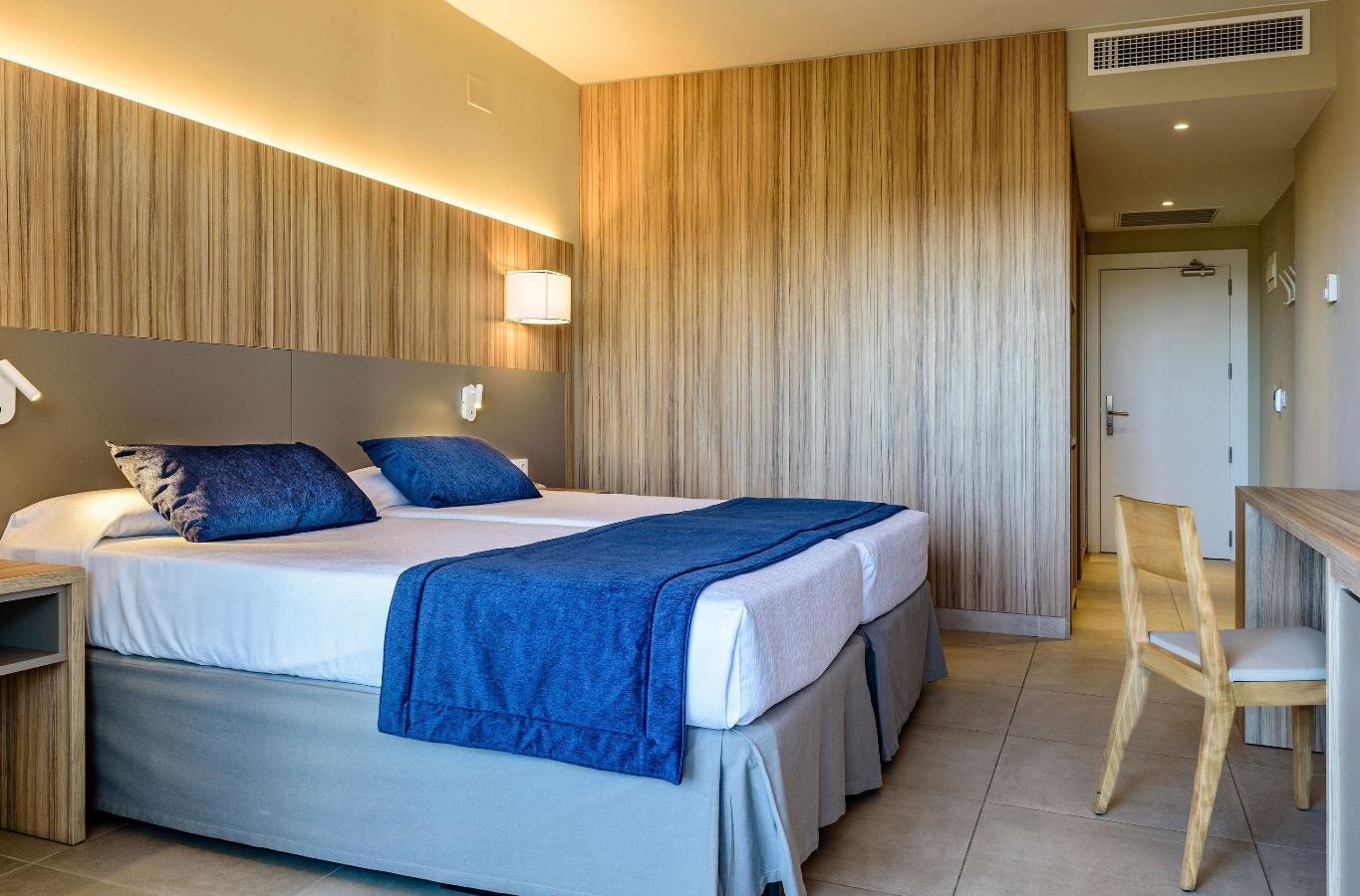 rooms-standard--superior-room