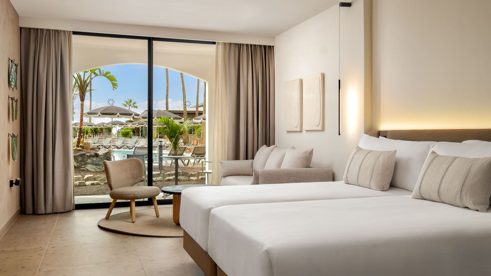 rooms-junior-suite-deluxe-balcony-or-terrace