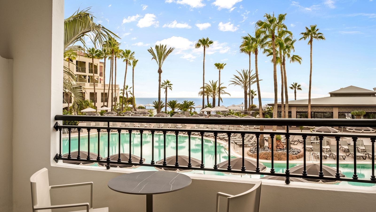 rooms-junior-suite-deluxe-sea-side-balcony-or-terrace