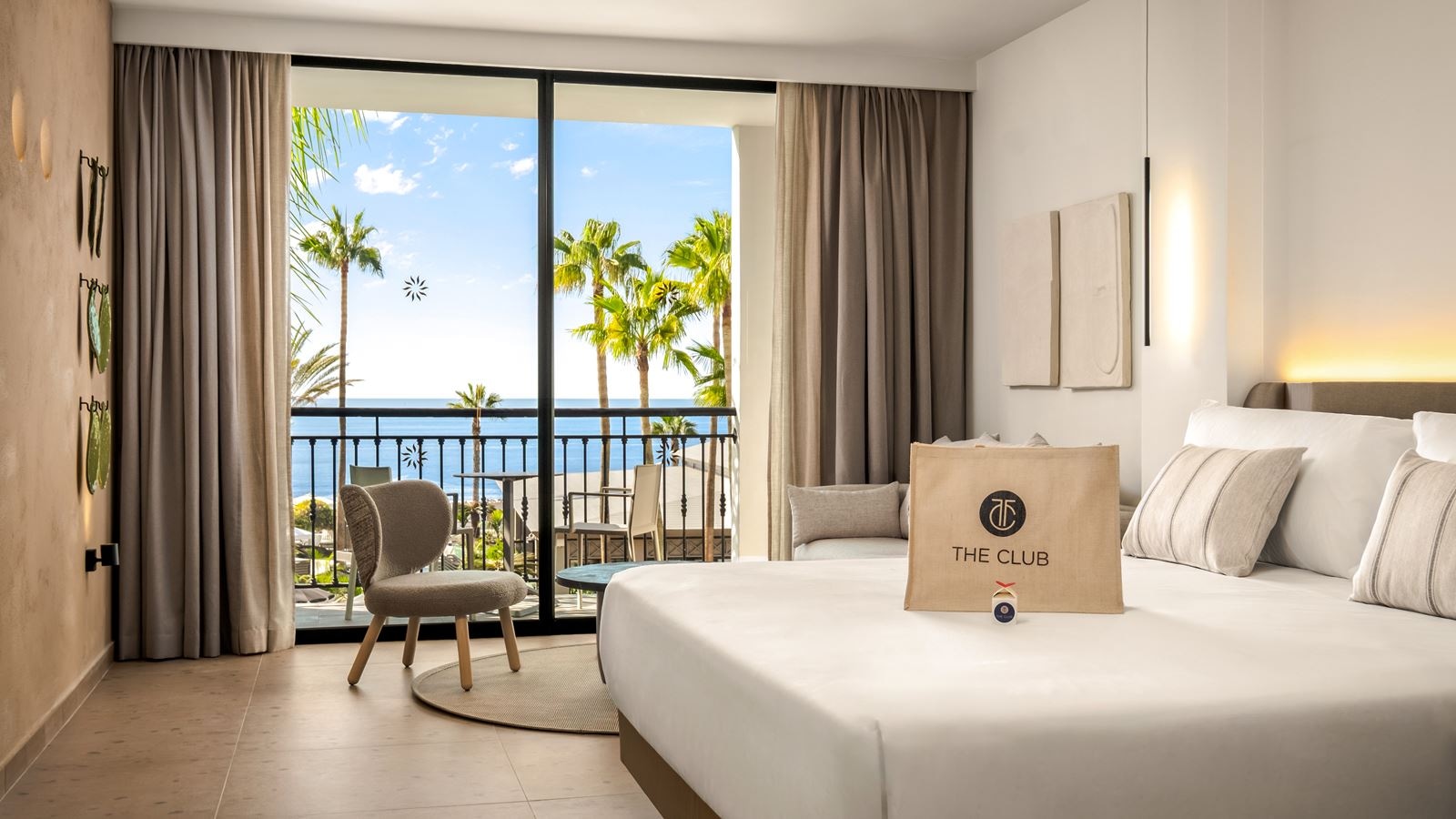 rooms-junior-suite-deluxe-sea-side-club