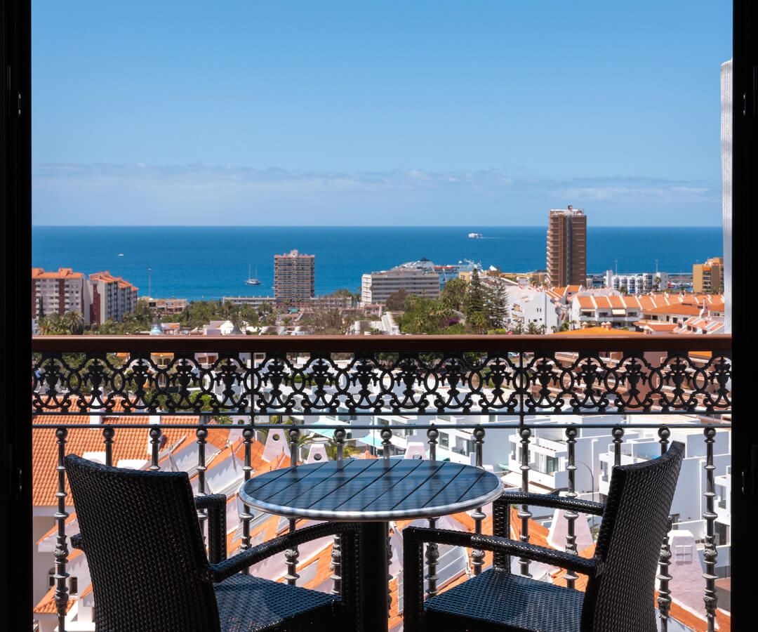 rooms-suite-sea-view-7th-floor-with-balcony-or-terrace-suitevmar