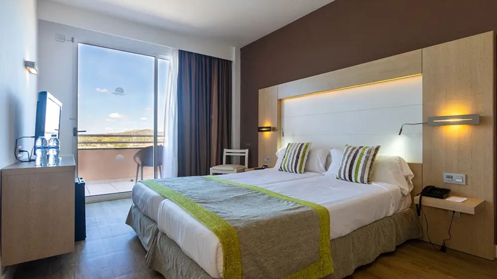 rooms-double-room-balcony-or-terrace