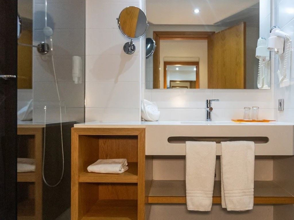 rooms-triple-room--balcony-or-terrace