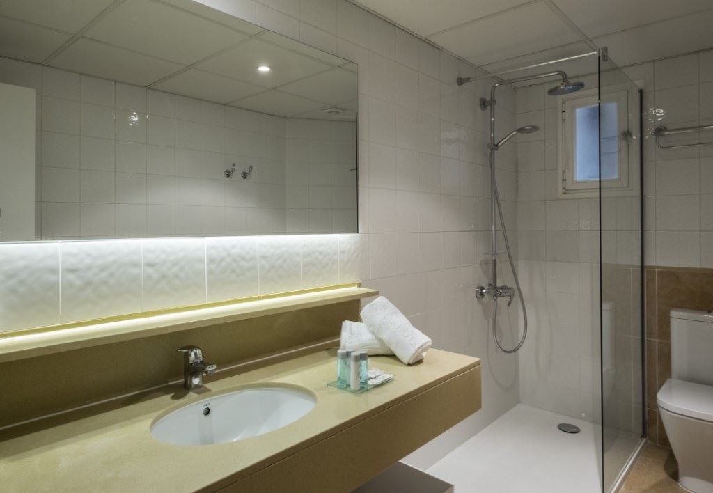 rooms-standard-room-3-pax