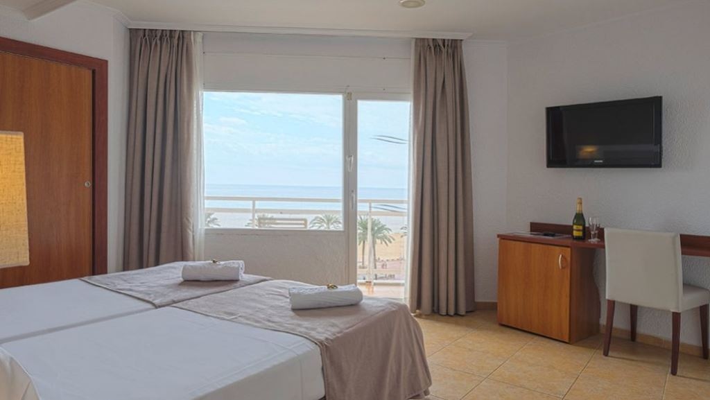 rooms-standard-sea-view-balcony-or-terrace